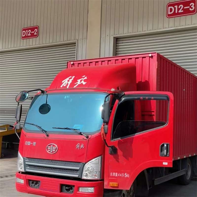 平湖市阿拉尔市物流专线：大件快运与进仓出口的高效之旅